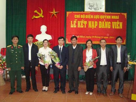 Chi bộ Điện lực Quỳnh Nhai kết nạp Đảng viên mới